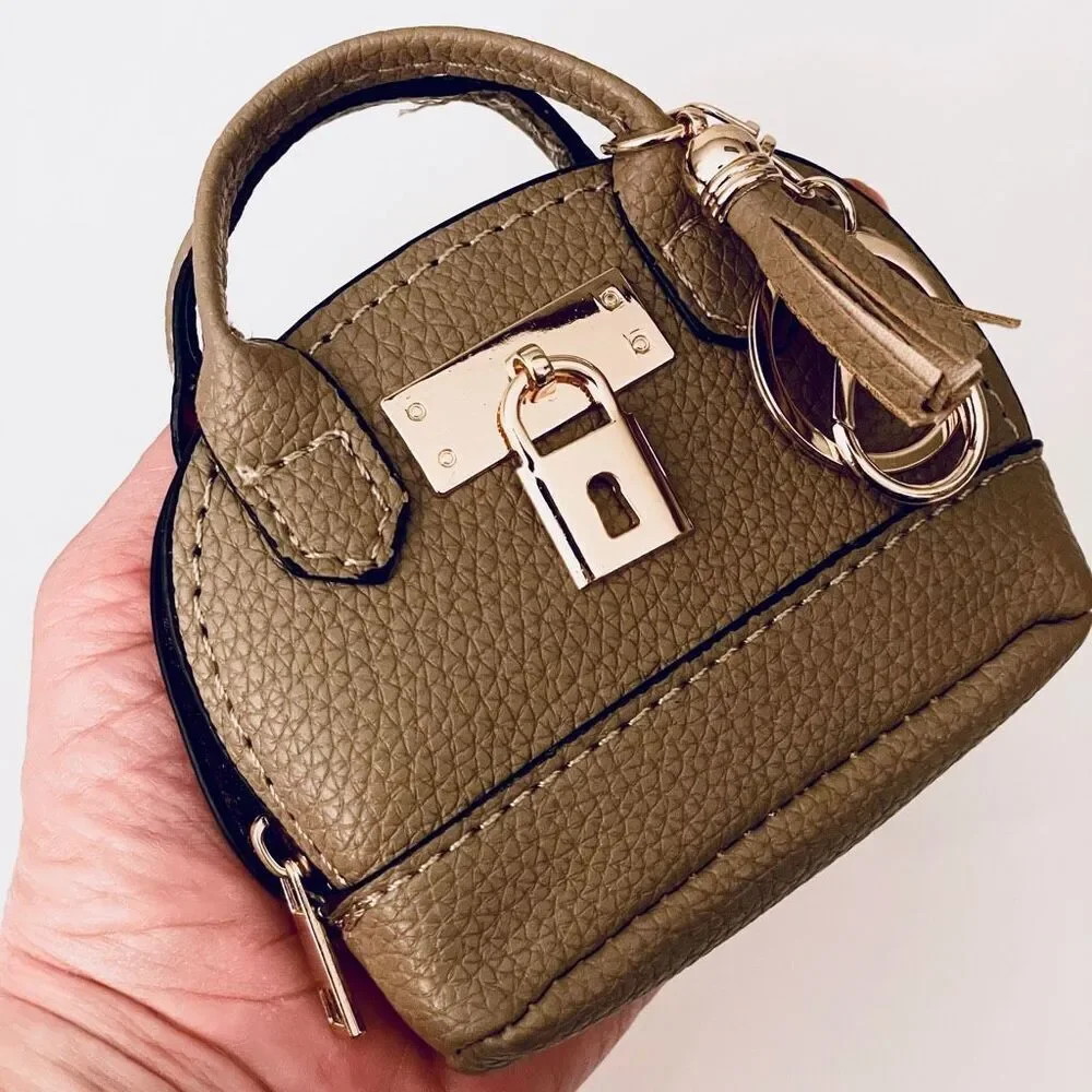 NWT Gorgeous Tan Pu Leather Purse Bag Charm Lobster Keyring Keyring Keyholder